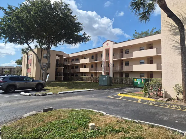 $2,000 | 3252 Foxcroft Road, Unit 113, Miramar, FL 33025