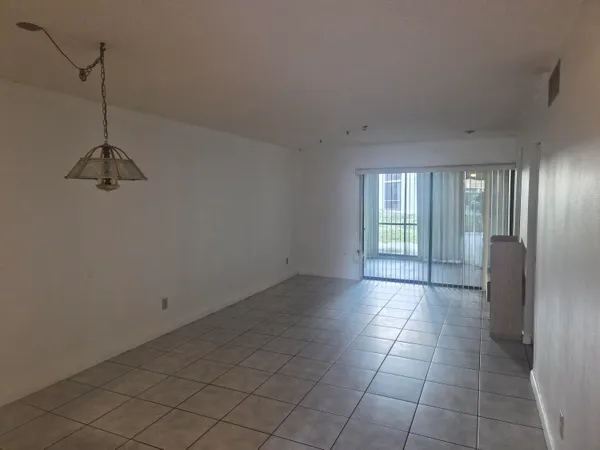 $2,000 | 3252 Foxcroft Road, Unit 113, Miramar, FL 33025