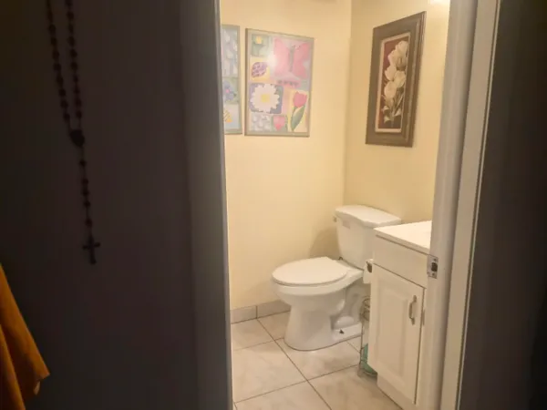 $2,000 | 3252 Foxcroft Road, Unit 113, Miramar, FL 33025