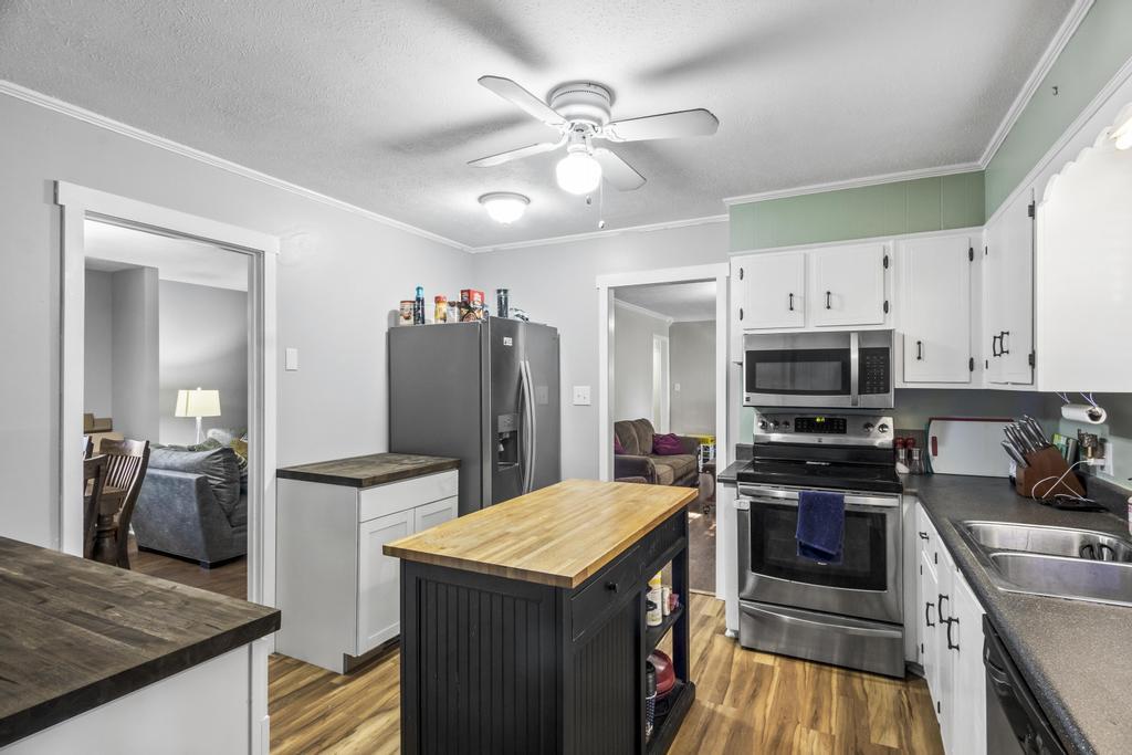 1934 Huntsman Drive Aiken, SC 29803 - Photo 5 of 19 a kitchen with granite countertop a stove sink and refrigerator