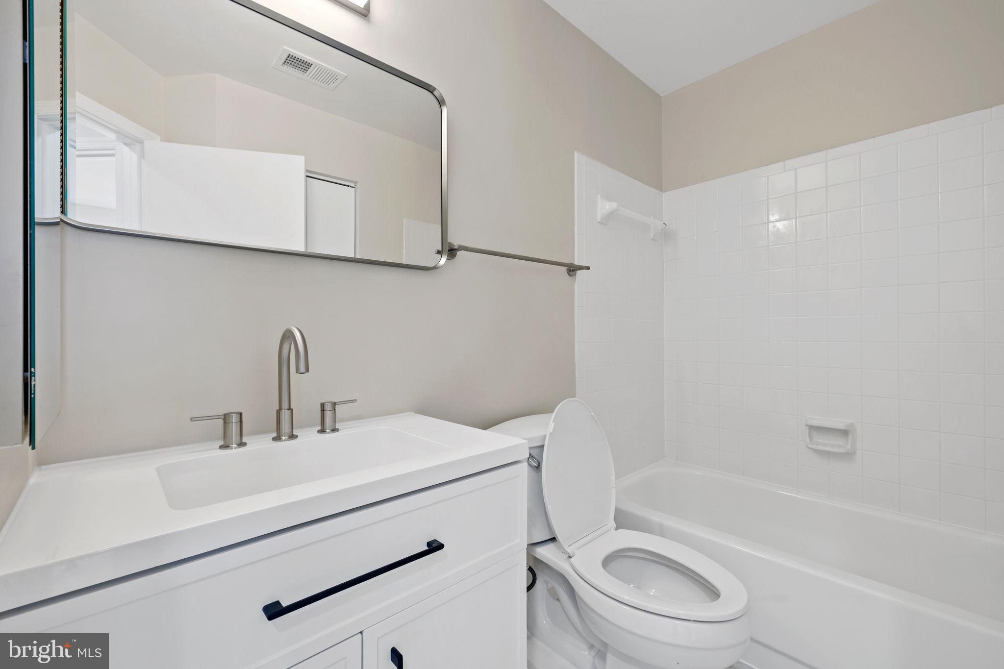10909 Postern Court Manassas, VA 20109 - Photo 16 of 19 2nd updated full bath
