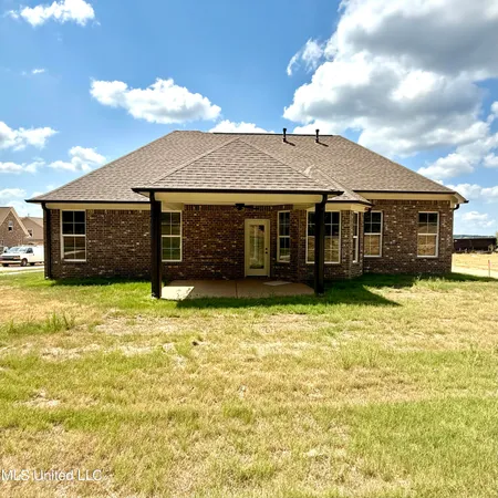 $371,900 | 654 Tallahatchie Street, Nesbit, MS 38651