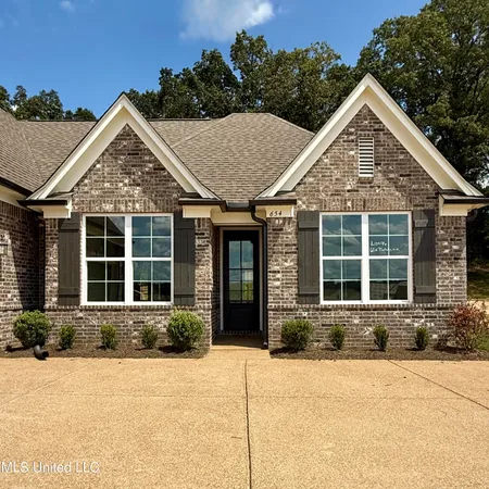 $371,900 | 654 Tallahatchie Street, Nesbit, MS 38651