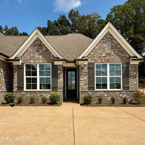 $371,900 | 654 Tallahatchie Street, Nesbit, MS 38651