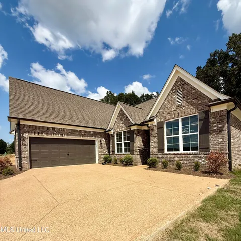 $371,900 | 654 Tallahatchie Street, Nesbit, MS 38651