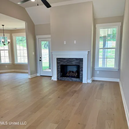 $371,900 | 654 Tallahatchie Street, Nesbit, MS 38651