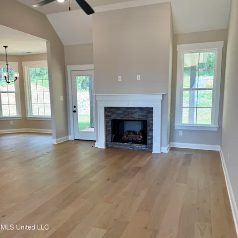 $371,900 | 654 Tallahatchie Street, Nesbit, MS 38651