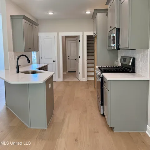 $371,900 | 654 Tallahatchie Street, Nesbit, MS 38651