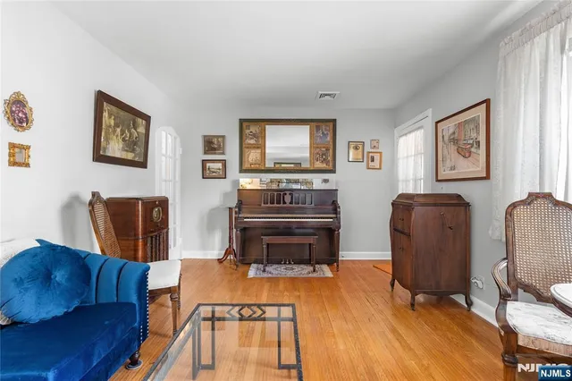 $769,999 | 824 Summit Avenue, Hackensack, NJ 07601