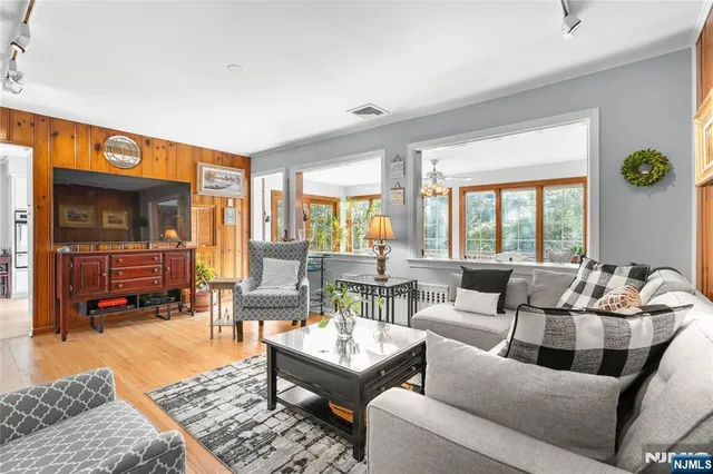 $769,999 | 824 Summit Avenue, Hackensack, NJ 07601