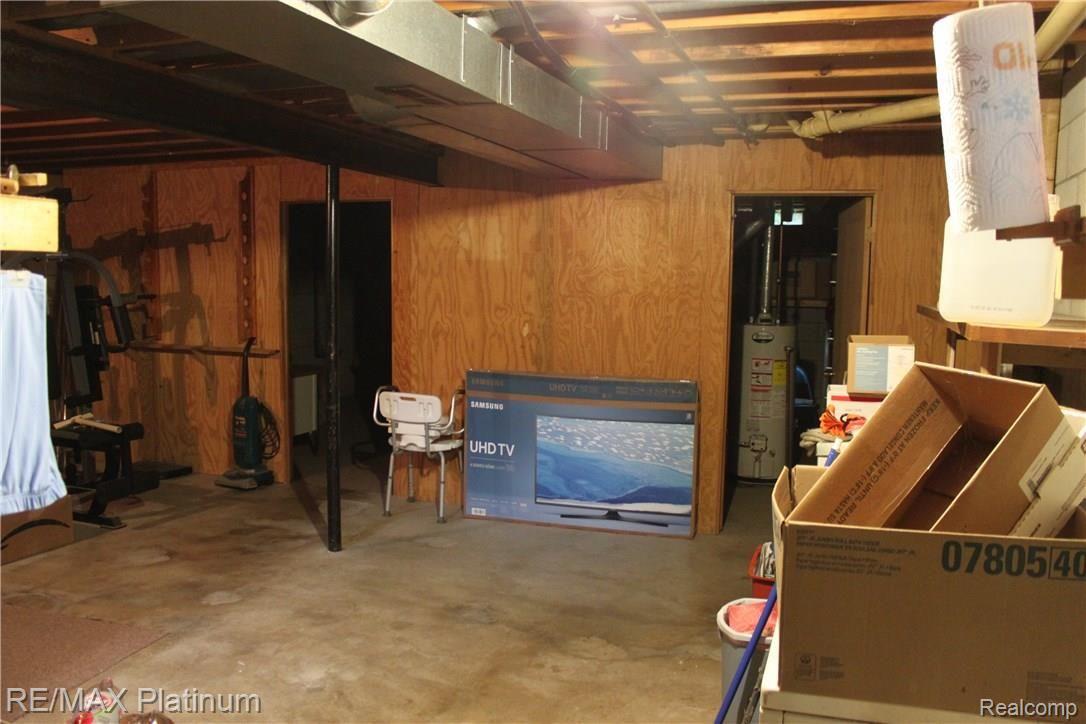 964 Parallel Street Fenton, MI 48430 - Photo 25 of 26 IMG_9062.JPG