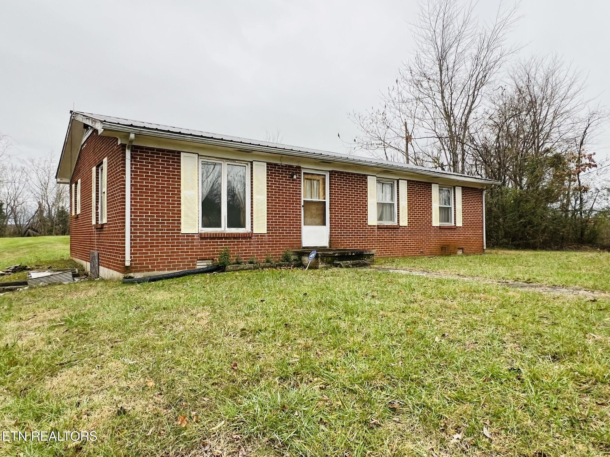 1008 Old Static Road Byrdstown, TN 38549 - Photo 2 of 27 IMG_6141