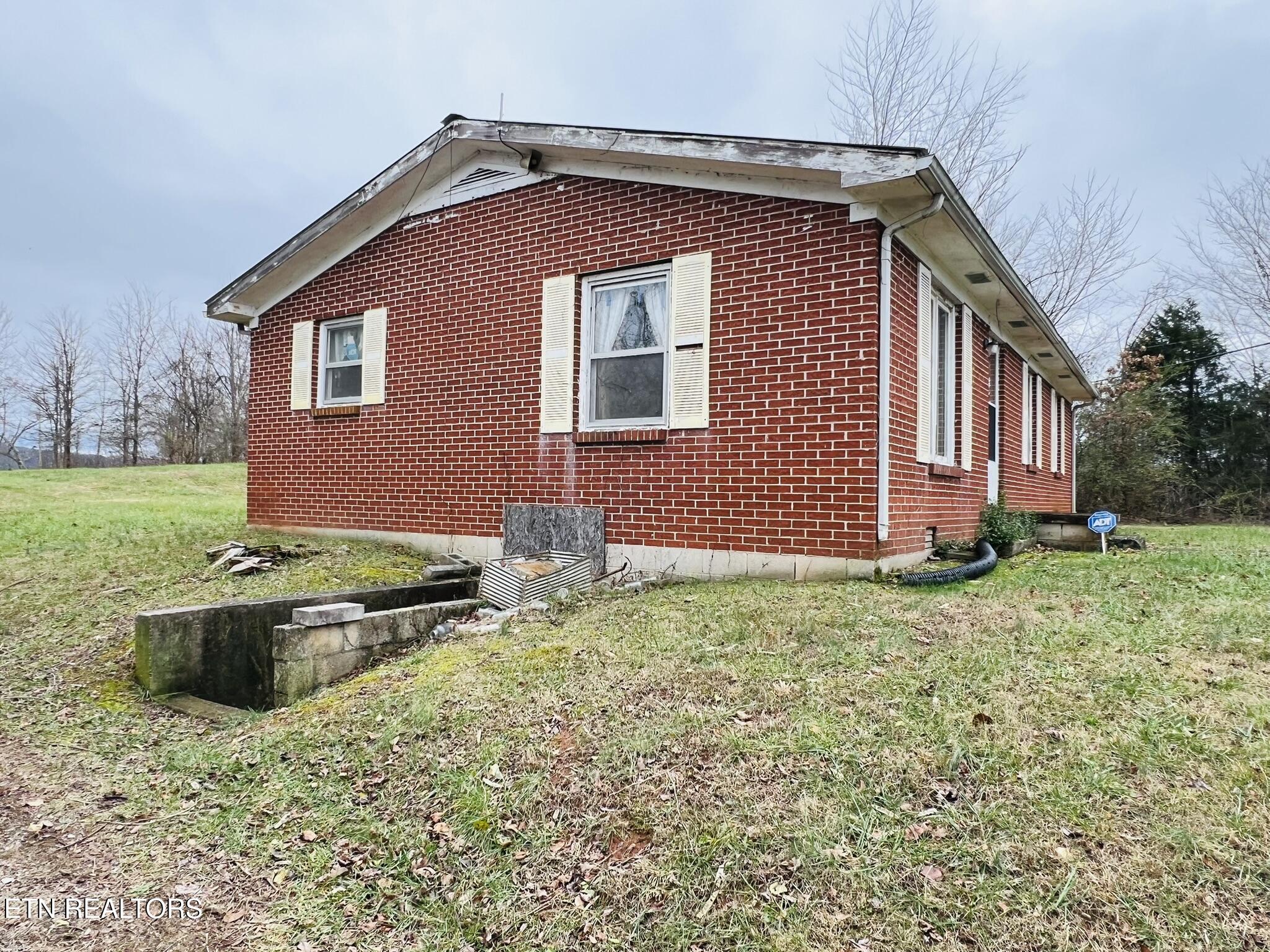1008 Old Static Road Byrdstown, TN 38549 - Photo 3 of 27 IMG_6140