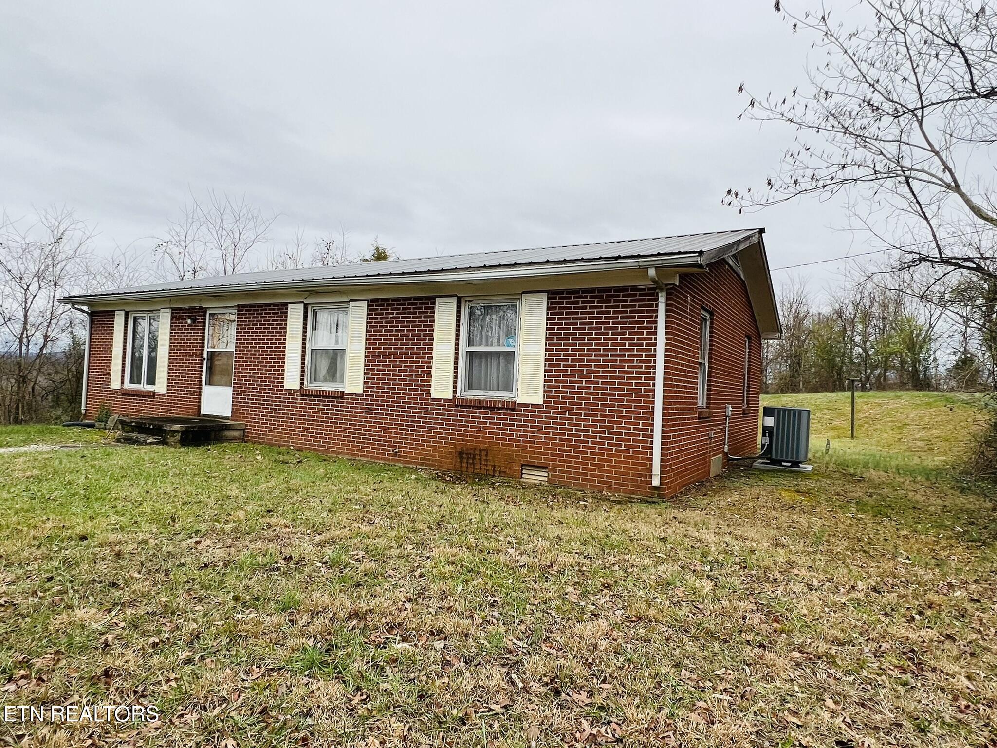 1008 Old Static Road Byrdstown, TN 38549 - Photo 4 of 27 IMG_6145
