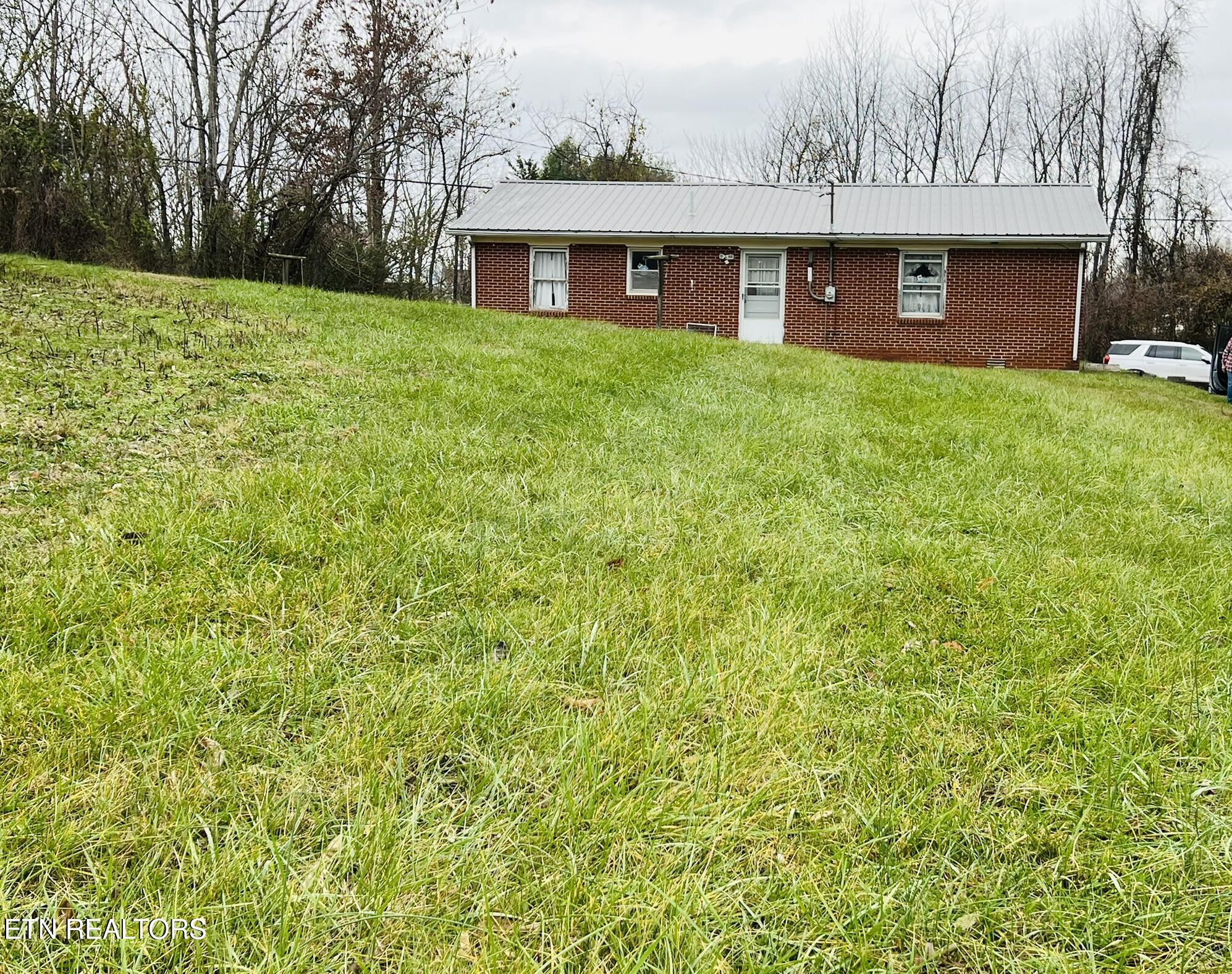 1008 Old Static Road Byrdstown, TN 38549 - Photo 5 of 27 IMG_6139