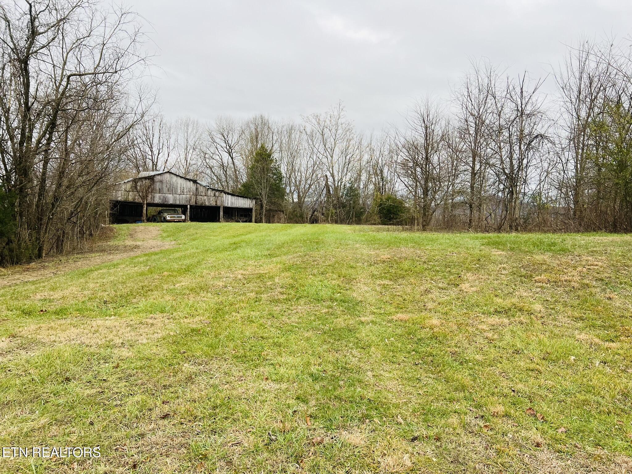 1008 Old Static Road Byrdstown, TN 38549 - Photo 9 of 27 IMG_6130