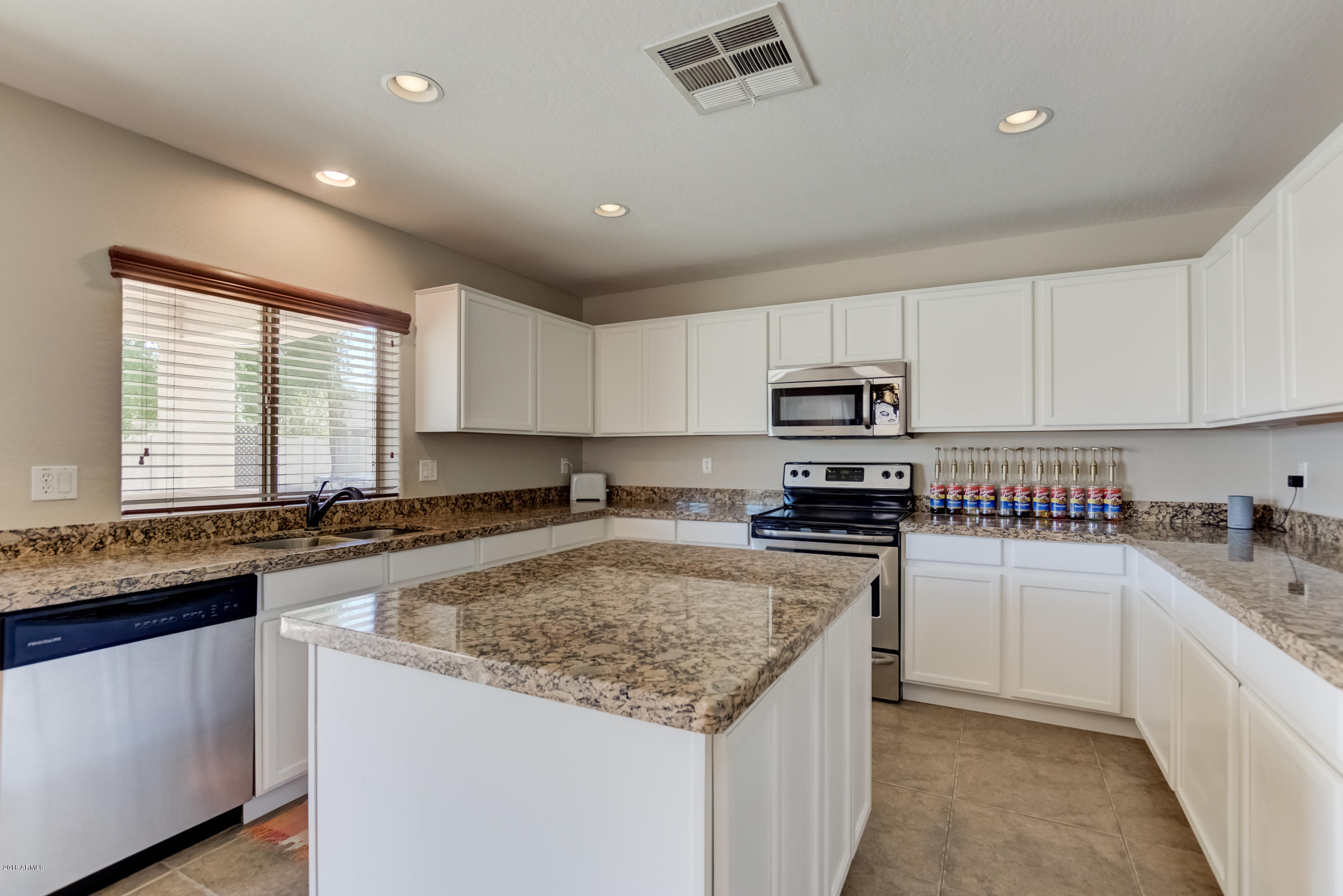2871 South Martingale Road Gilbert, AZ 85295 - Photo 3 of 55 2871 S Martingale Rd-20
