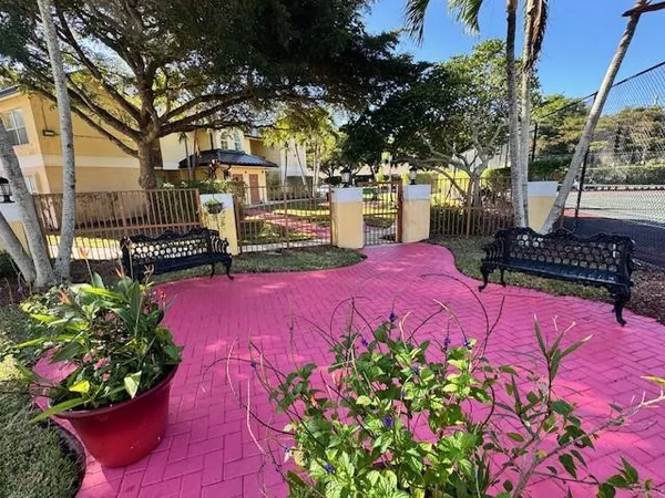 $2,000 | 7640 Westwood Drive, Unit 417, Tamarac, FL 33321
