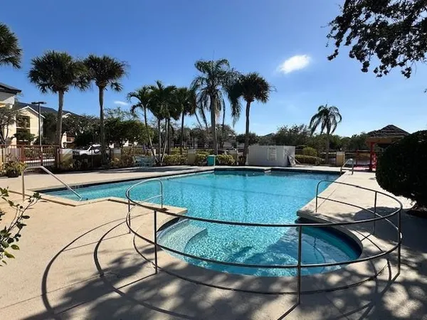 $2,000 | 7640 Westwood Drive, Unit 417, Tamarac, FL 33321