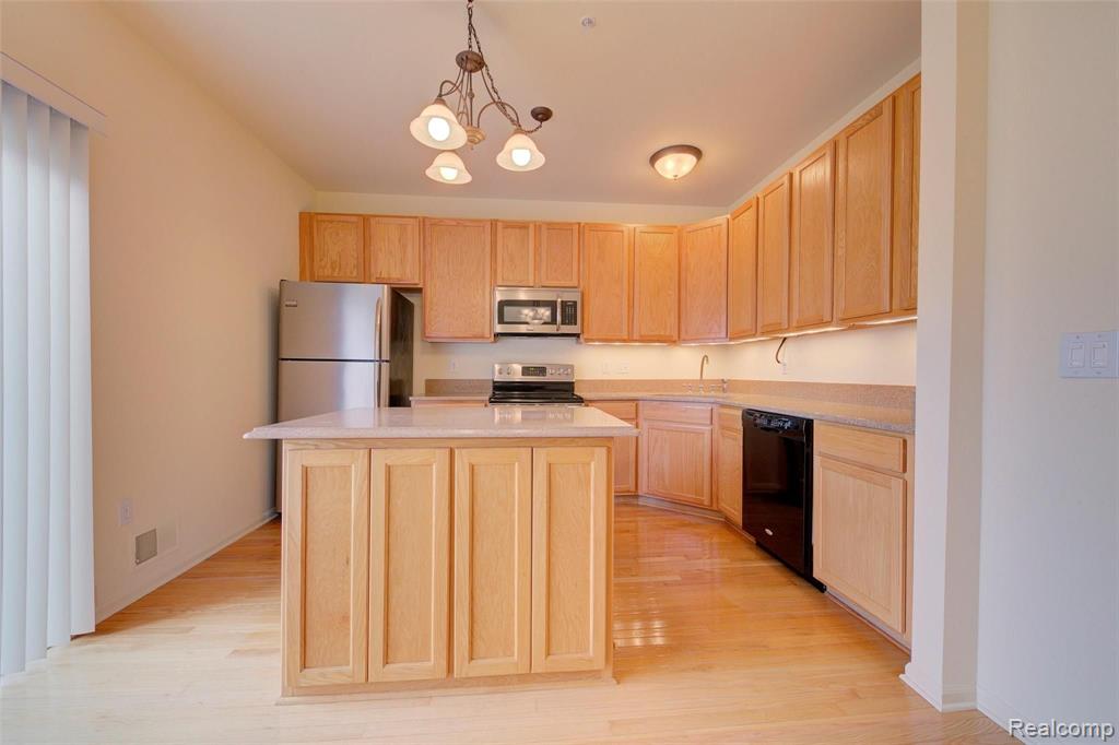 710 Cherry Orchard Road Canton, MI 48188 - Photo 8 of 42