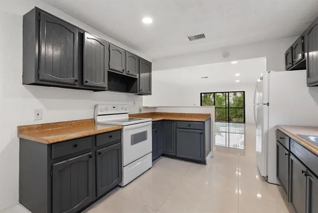 $2,200 | 8797 Northwest 35th Street, Coral Springs, FL 33065