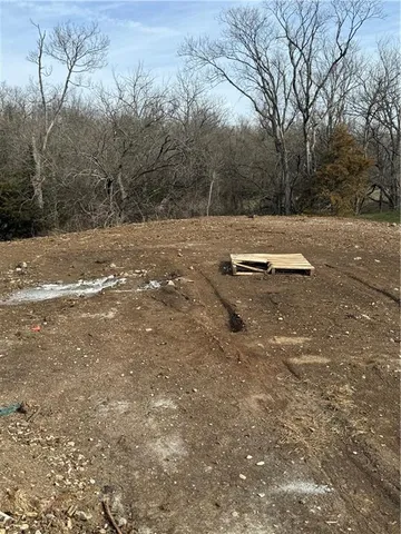 $35,000 | 907 Redbud Drive, Paola, KS 66071