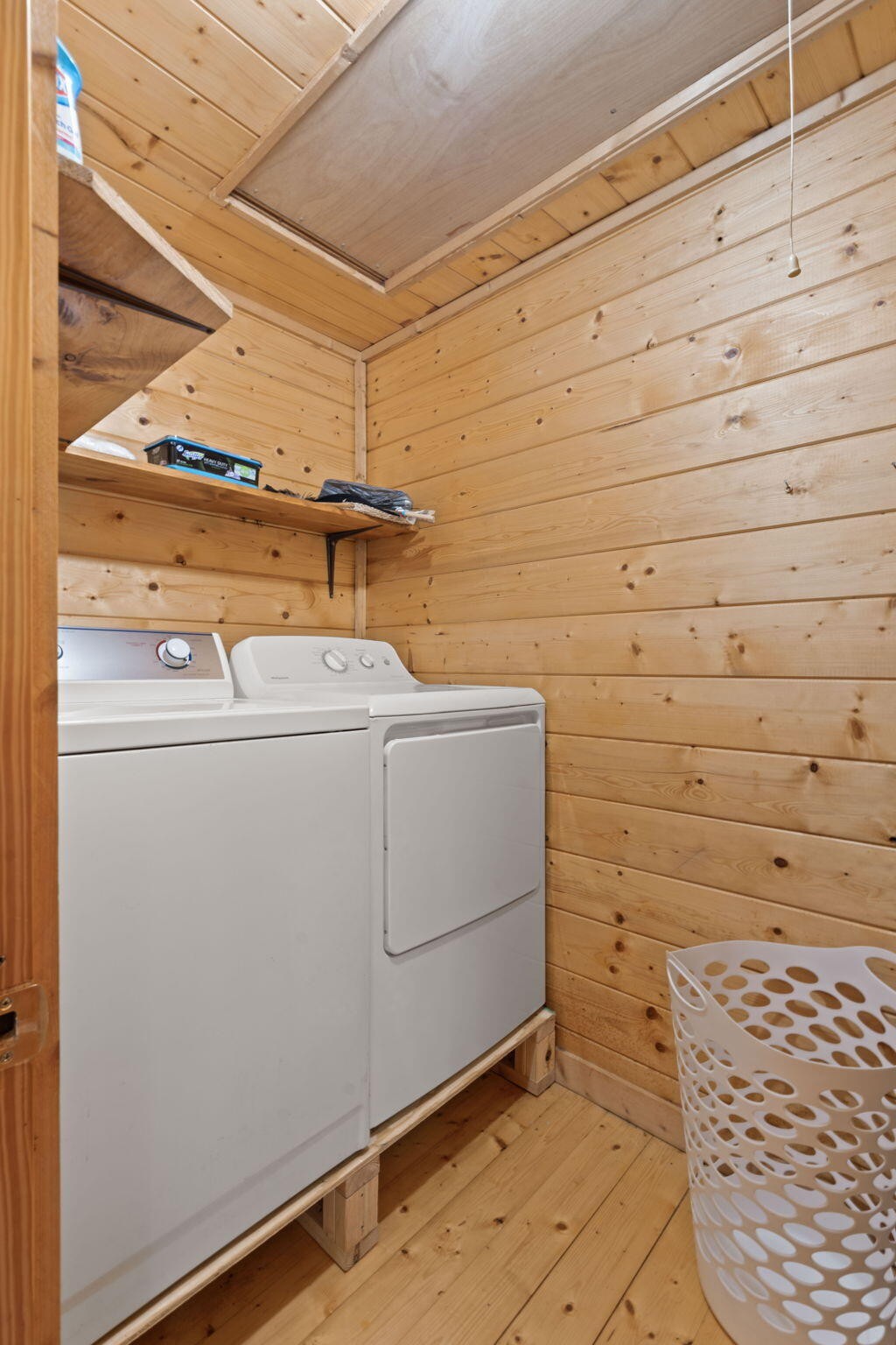 947 Belltown Road Copperhill, TN 37317 - Photo 8 of 26 a utility room with dryer and washer
