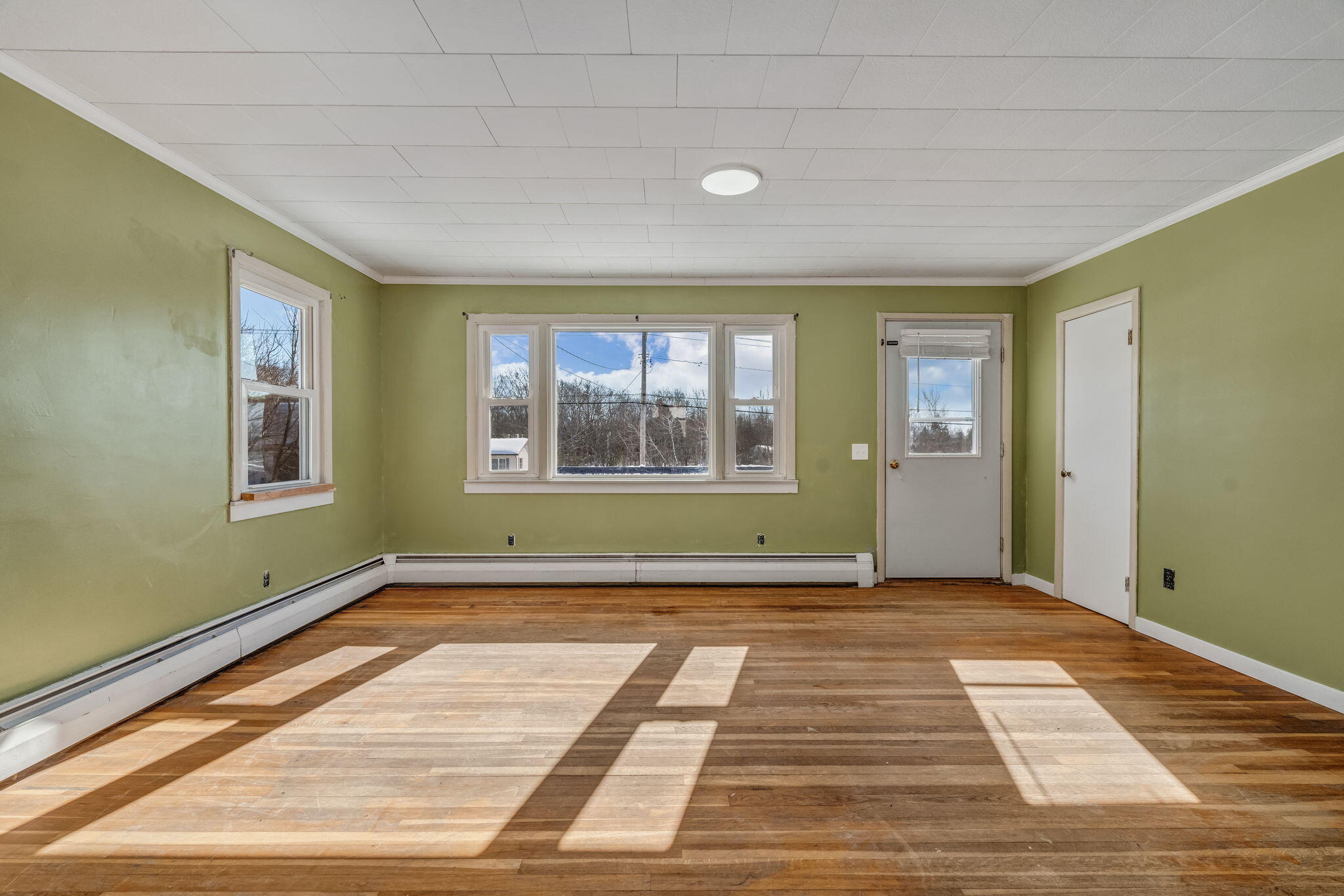352 Main Road Eddington, ME 04428 - Photo 15 of 44 Living Room