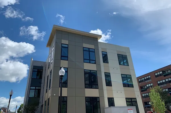 $4,450 | 1 Lisbon Street, Unit 301, Boston, MA 02128