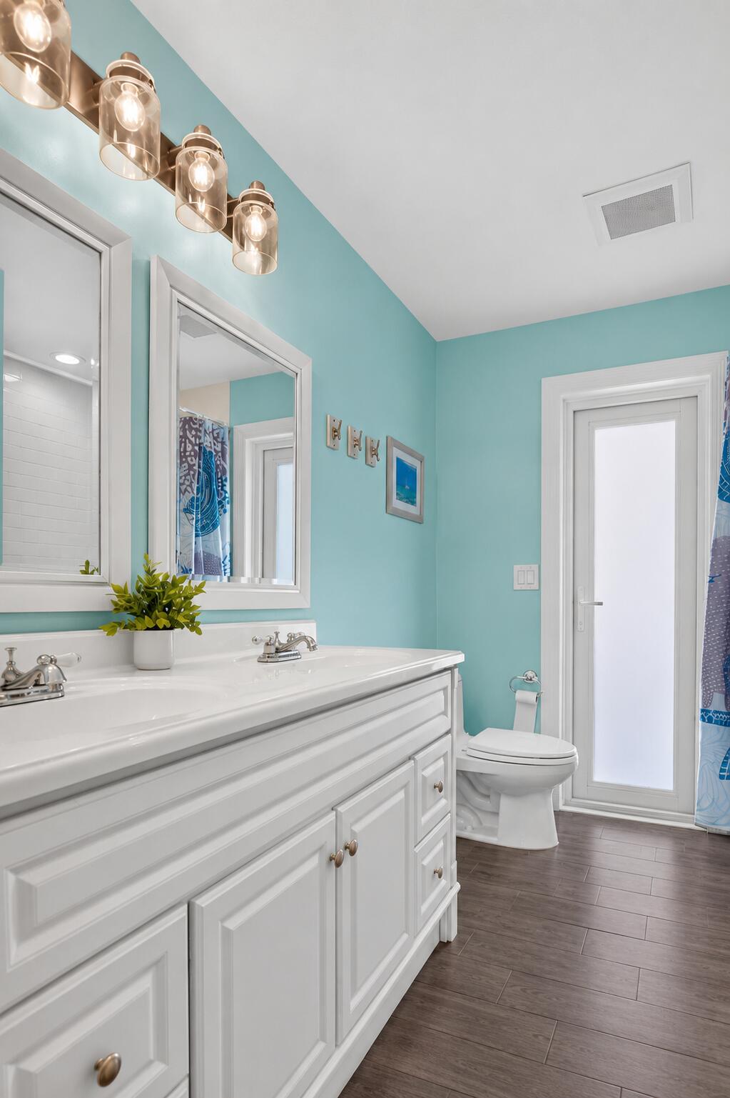 631 Southwest 17th Street Boca Raton, FL 33486 - Photo 15 of 29 Bathroom 2 with Tub