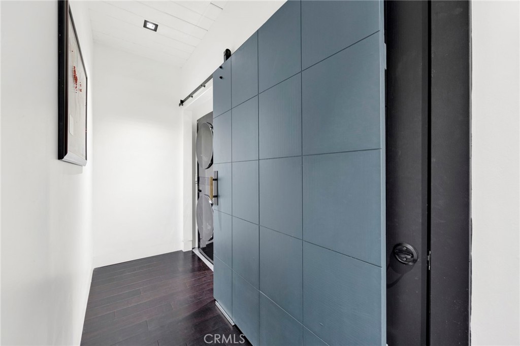 4009 Weslin Avenue Sherman Oaks, CA 91423 - Photo 12 of 44 a view of small space