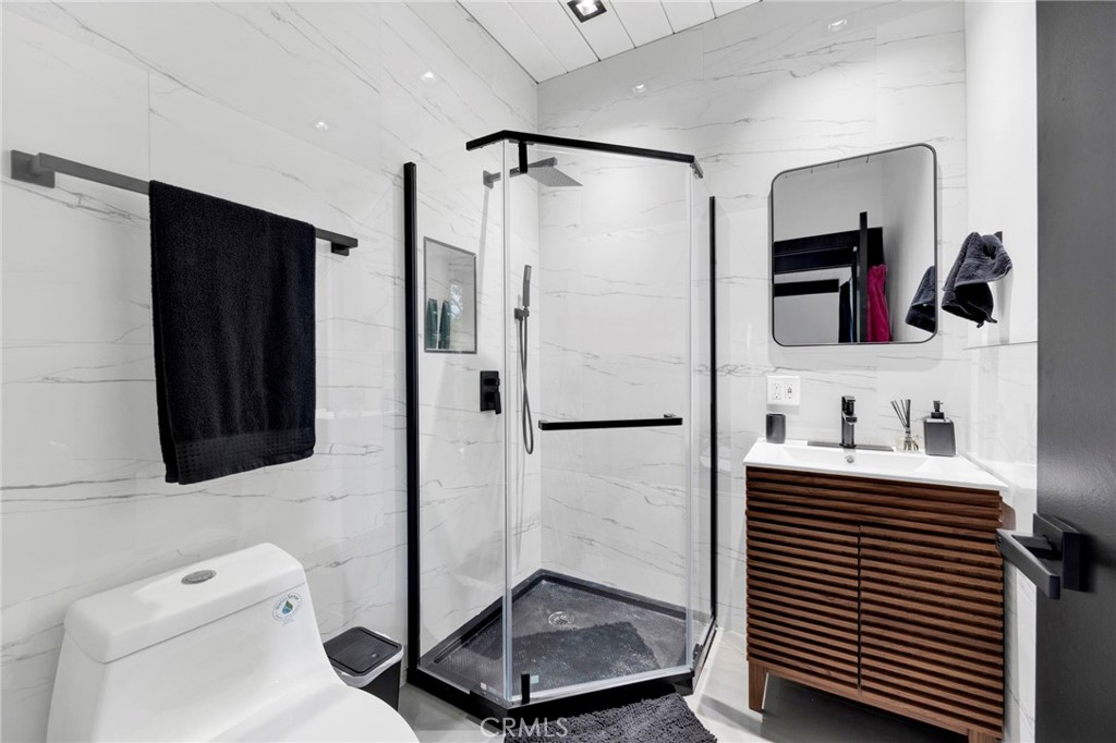 4009 Weslin Avenue Sherman Oaks, CA 91423 - Photo 15 of 44 a bathroom with a sink toilet a mirror and shower