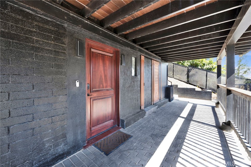4009 Weslin Avenue Sherman Oaks, CA 91423 - Photo 24 of 44 a view of entryway