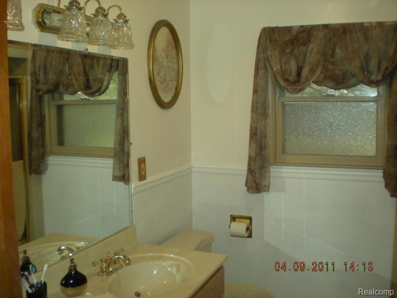 21358 Merriman Road New Boston, MI 48164 - Photo 7 of 16 Bathroom