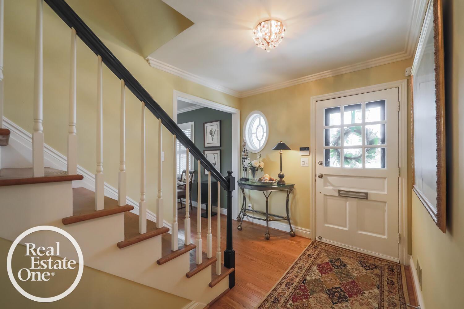 319 Cloverly Road Grosse Pointe, MI 48236 - Photo 6 of 42 50203564-d353db1f-49eb-4646-a2a8-12e7899f4ec6.JPG