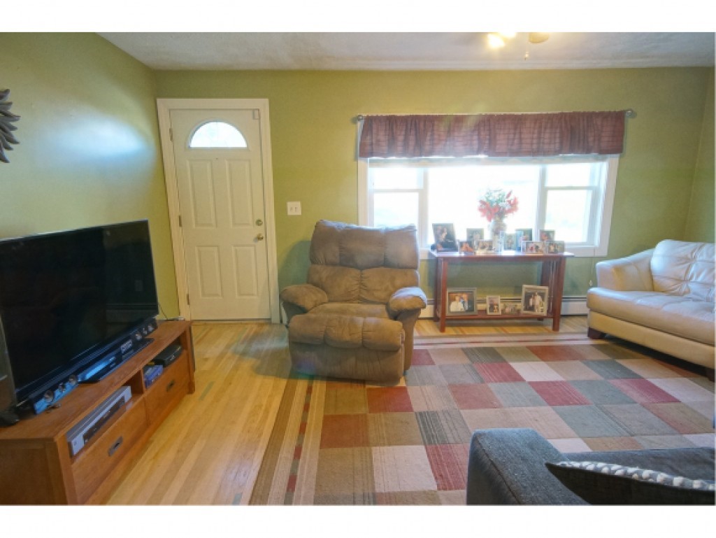 72 Crescent Road Manchester, NH 03103 - Photo 12 of 28 Gallery Image 12