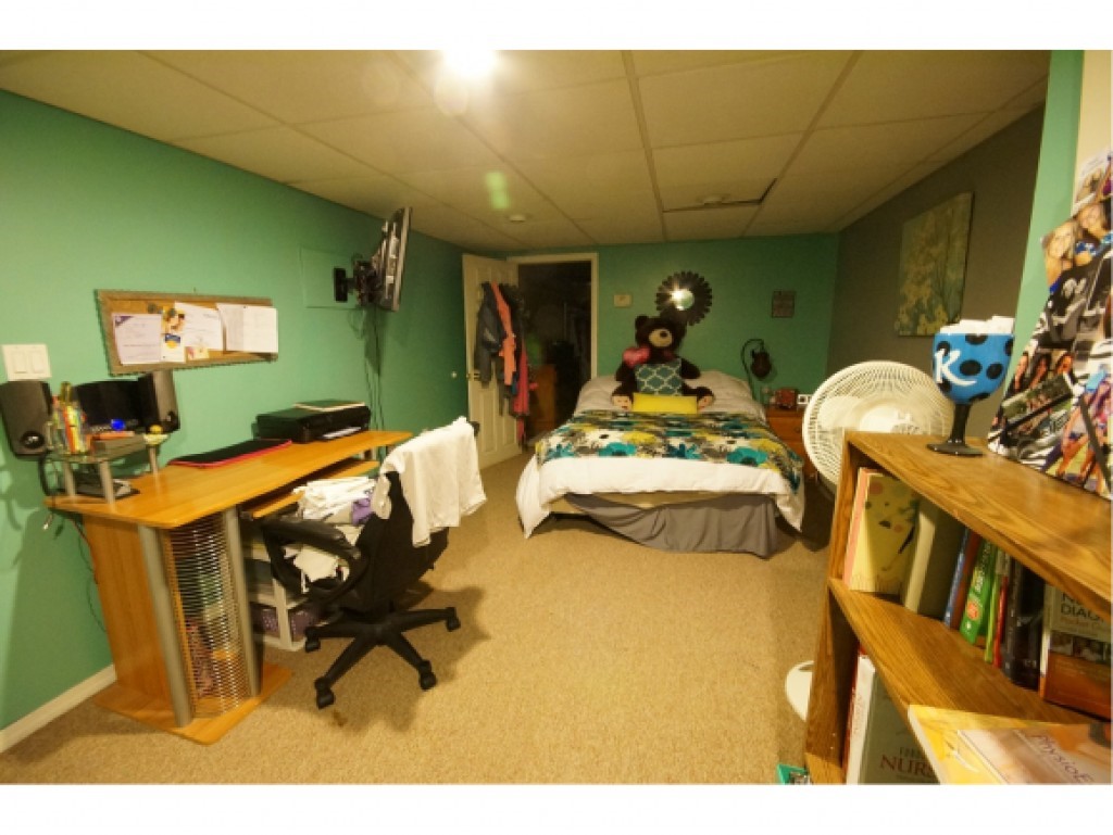 72 Crescent Road Manchester, NH 03103 - Photo 23 of 28 Gallery Image 23