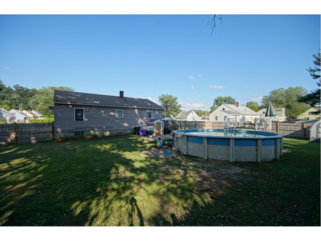 72 Crescent Road Manchester, NH 03103 - Photo 5 of 28 Gallery Image 5