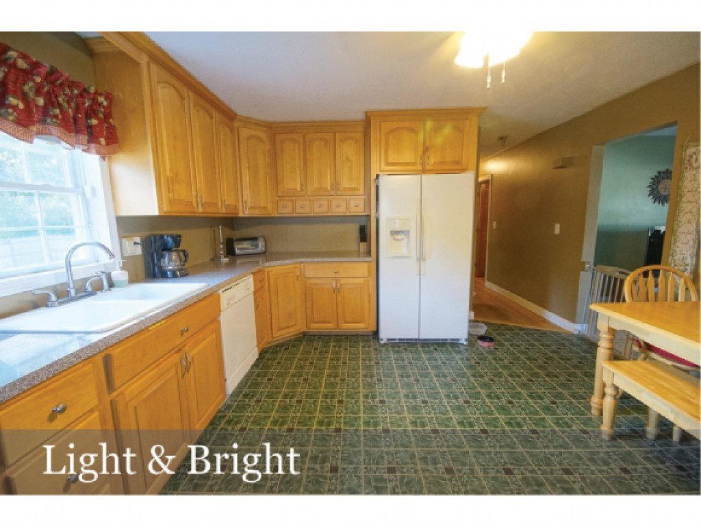72 Crescent Road Manchester, NH 03103 - Photo 7 of 28 Gallery Image 7