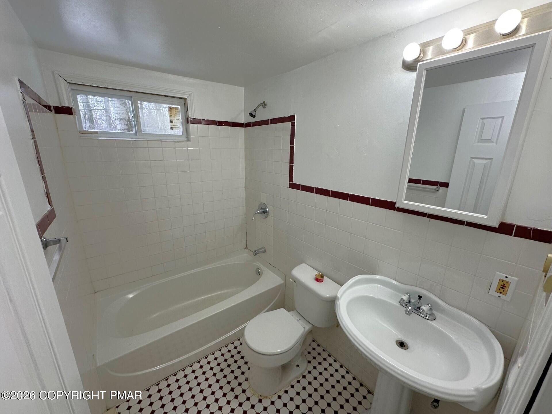 8900 Raccoon Trail Tobyhanna, PA 18466 - Photo 8 of 16 thumbnail_IMG_0564