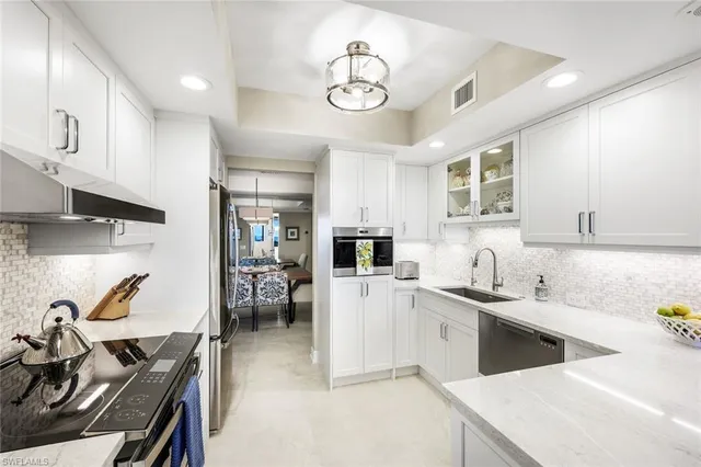 $1,925,000 | 7225 Pelican Bay Boulevard, Unit 604, Naples, FL 34108