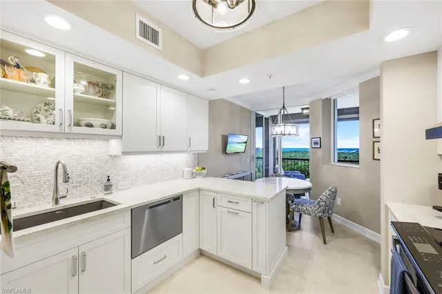 $1,925,000 | 7225 Pelican Bay Boulevard, Unit 604, Naples, FL 34108