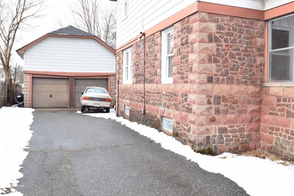 12 Montclair Street Springfield, MA 01104 - Photo 4 of 37 Gallery Image 4