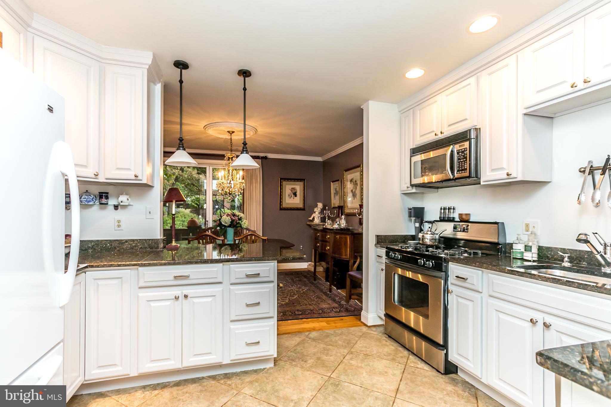 17 Hamill Road, Unit 17C Baltimore, MD 21210 - Photo 4 of 14