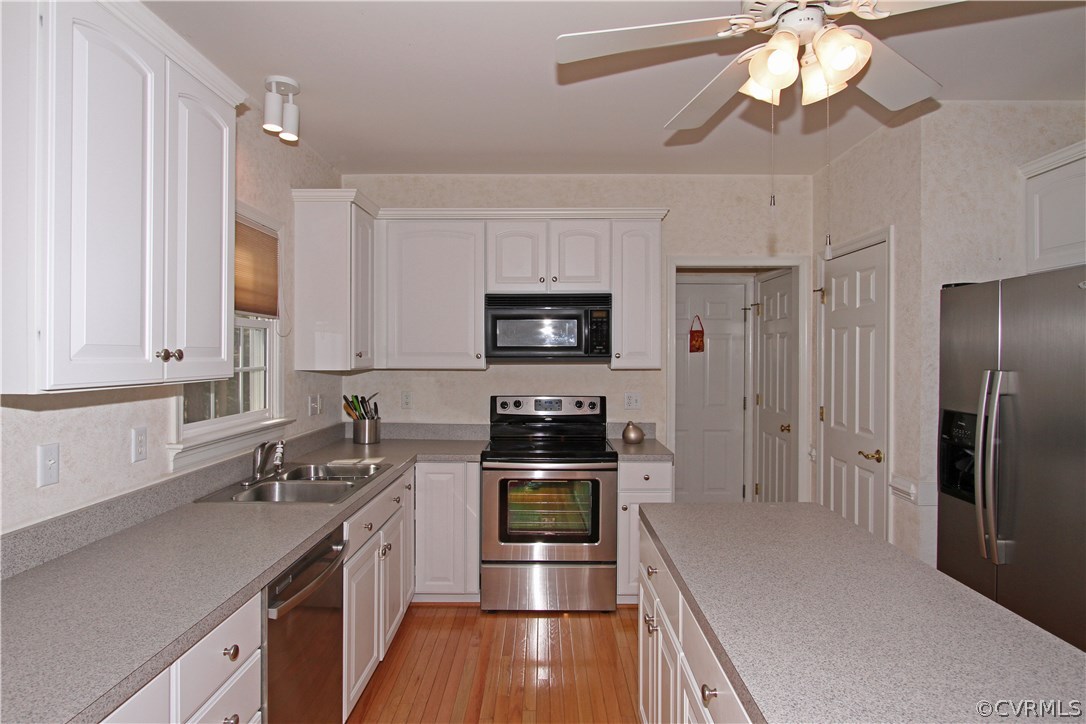 1106 Goswick Ridge Road Midlothian, VA 23114 - Photo 3 of 21 a kitchen with a stove and a refrigerator