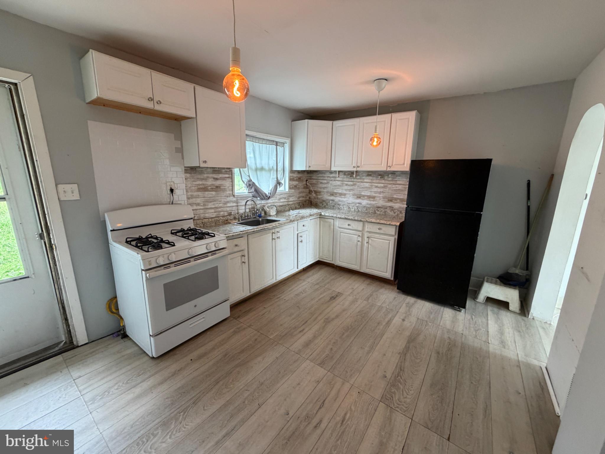 1112 West Ridge Road Marcus Hook, PA 19061 - Photo 3 of 6 Gallery Image 3
