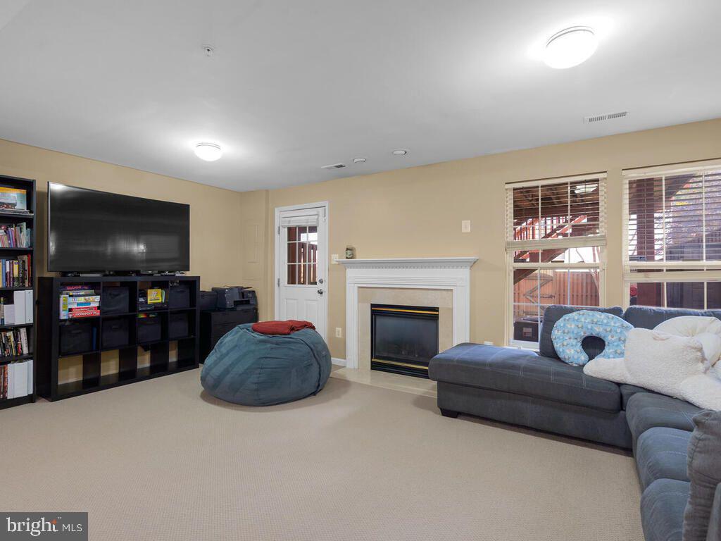 4637 Ripley Manor Terrace Olney, MD 20832 - Photo 7 of 47 Gallery Image 7