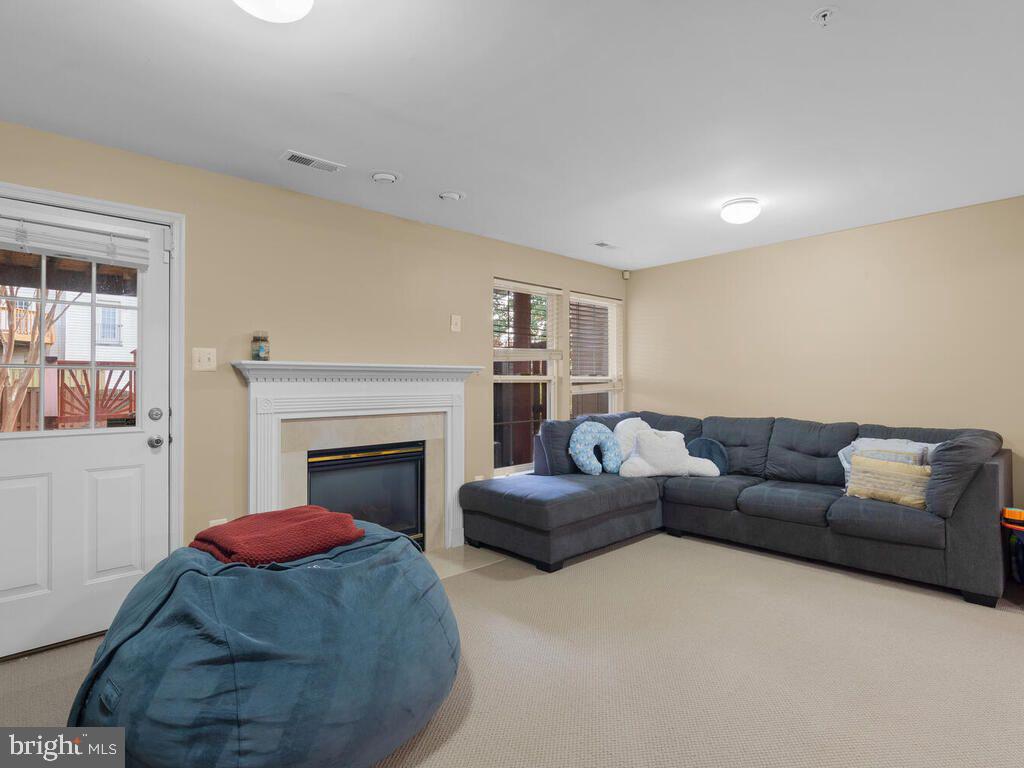4637 Ripley Manor Terrace Olney, MD 20832 - Photo 8 of 47 Gallery Image 8
