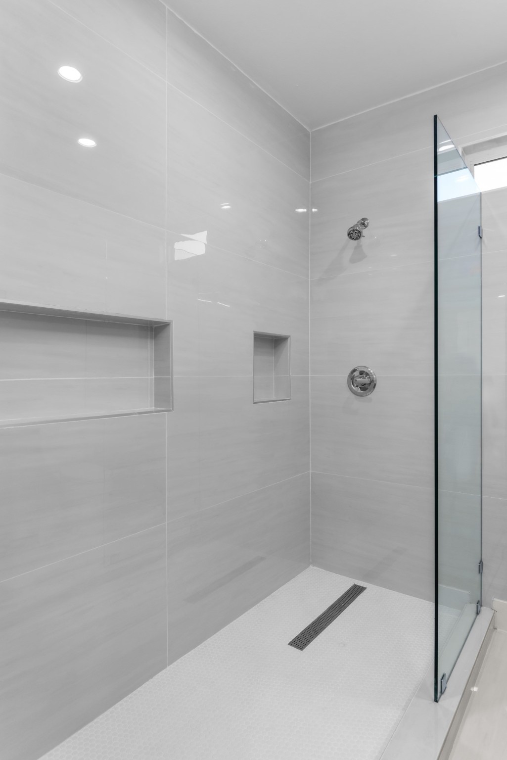 2314 Barbee Street Houston, TX 77004 - Photo 9 of 15 a bathroom with a shower