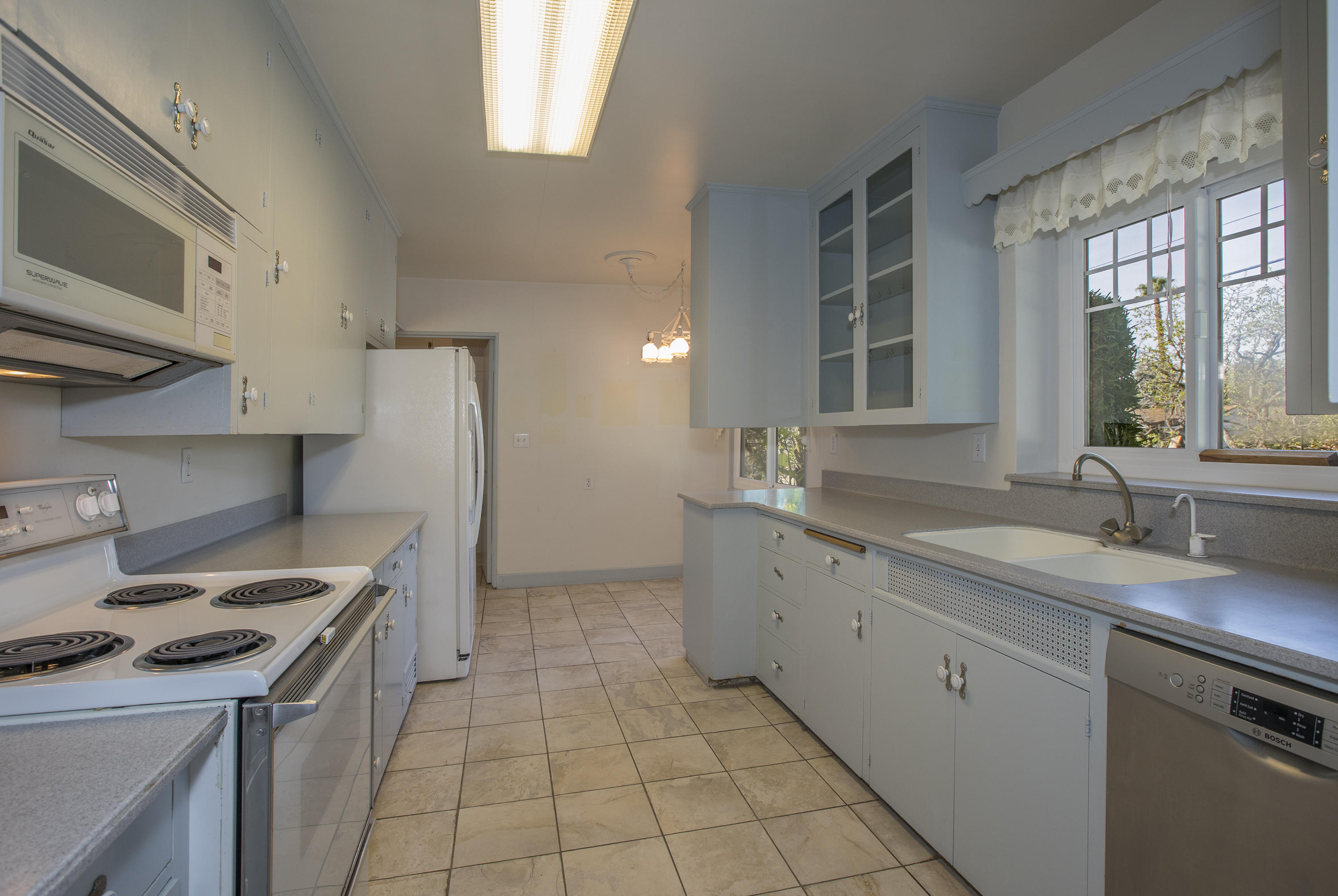 430 North Ontare Road Santa Barbara, CA 93105 - Photo 4 of 15 Kitchen